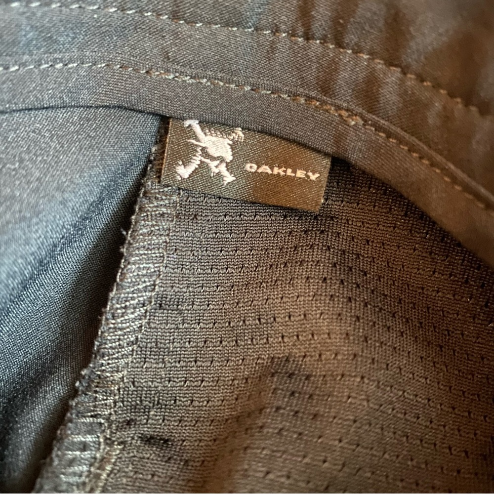 Oakley Lightweight Regular Fit Performance Shorts… - image 4